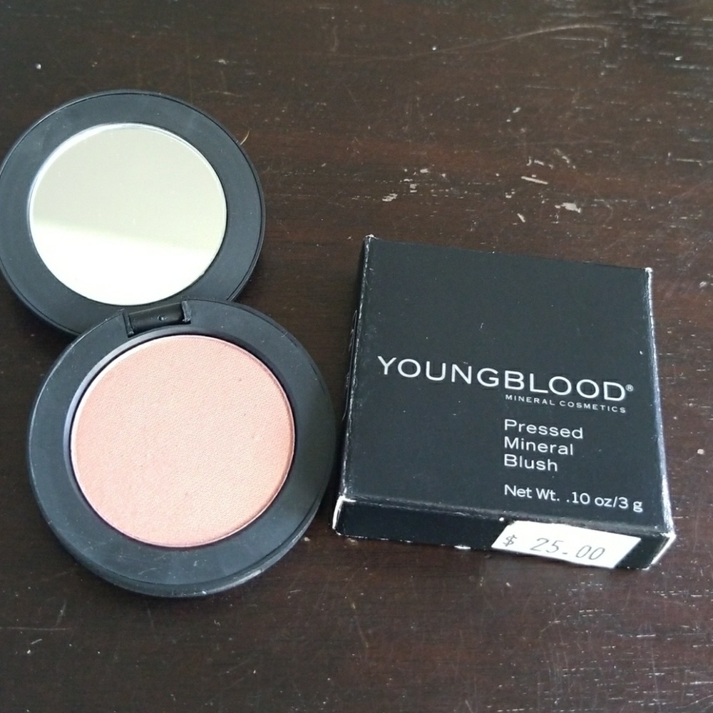 Pressed mineral blush